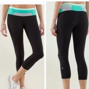 Lululemon Wunder Under Reversible Cropped Leggings Black/Gray/Aqua Blue Size 4